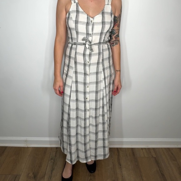 Weekend Los Angeles Plaid Midi Dress 🤍🖤 - Medium - Picture 6 of 6